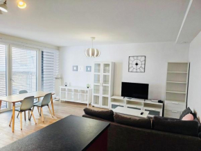 Bright and welcoming 2 bedrooms in city center